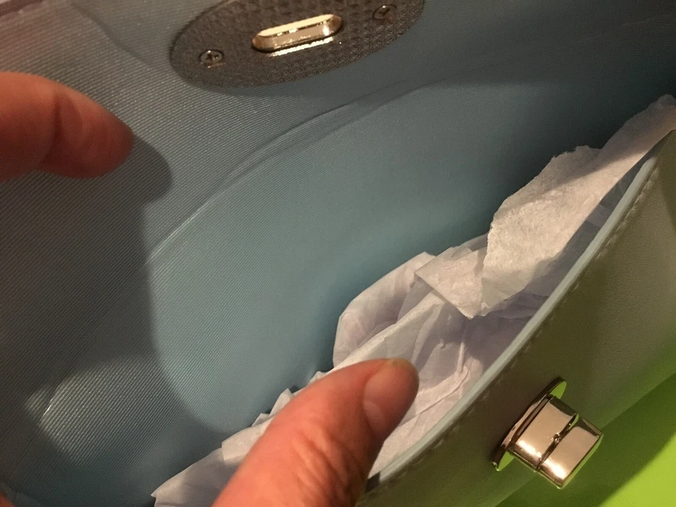 Bolso clutch Look Fantastic azul maquillaje nuevo Foto 4 de 4