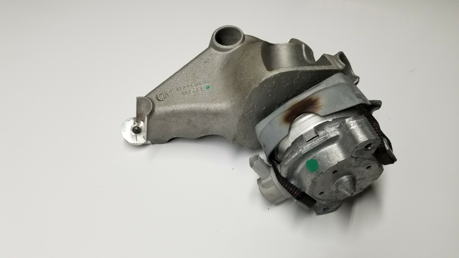 LAMBORGHINI AVENTADOR PASSENGER RIGHT SIDE ENGINE MOUNTING BRACKET OE 470199308D