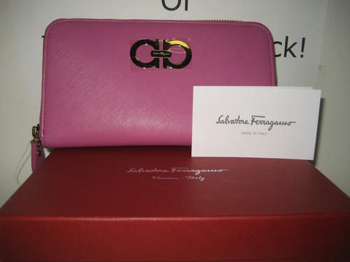 $575 NEW Salvatore Ferragamo Zip Around Pink Leather Wallet Gold Gancini Icona