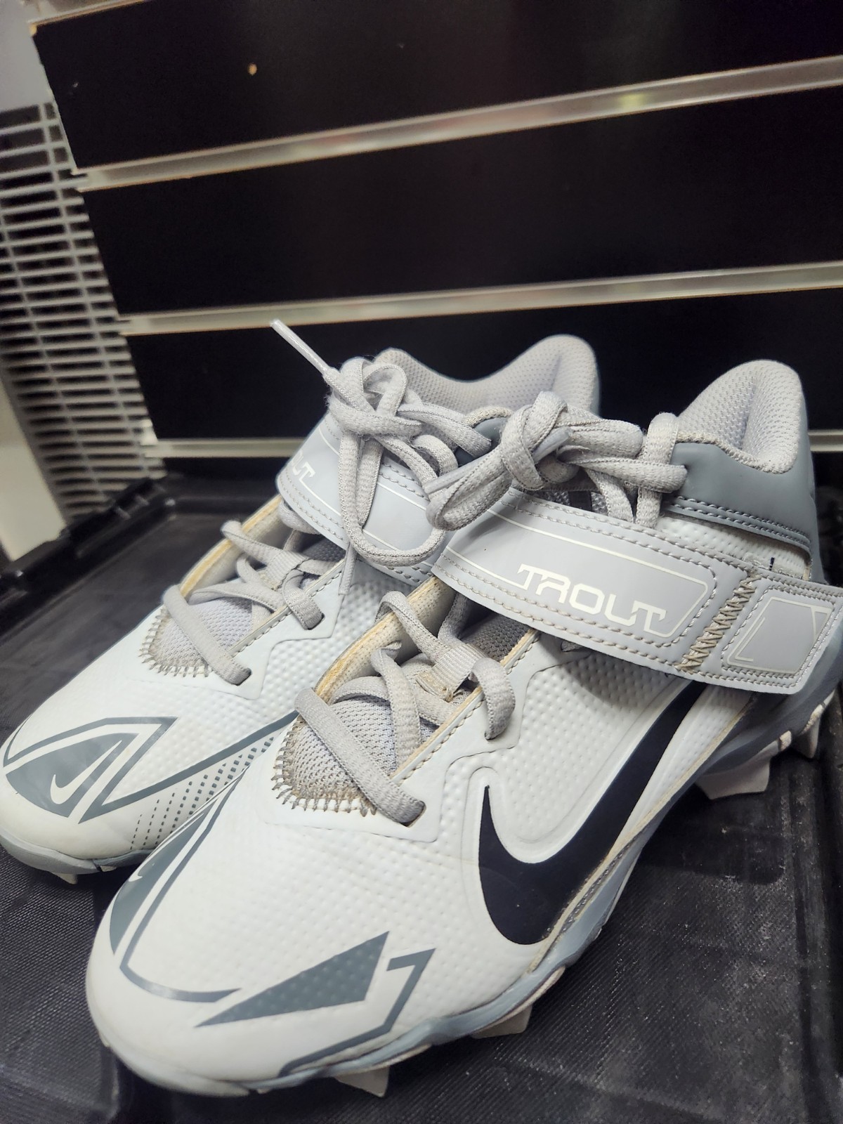 Nike Trout Baseball Cleats Im Good Condition Youth 2Y White and Grey Great Shape