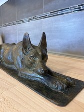 Grande Sculpture En Bronze - Chien Couché - Signé L. CARVIN - Sculpteur Animale
