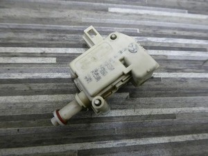 1J0810773A 3B0959782 EIS273143 Stellmotor Tankklappe Volkswagen Golf 2001