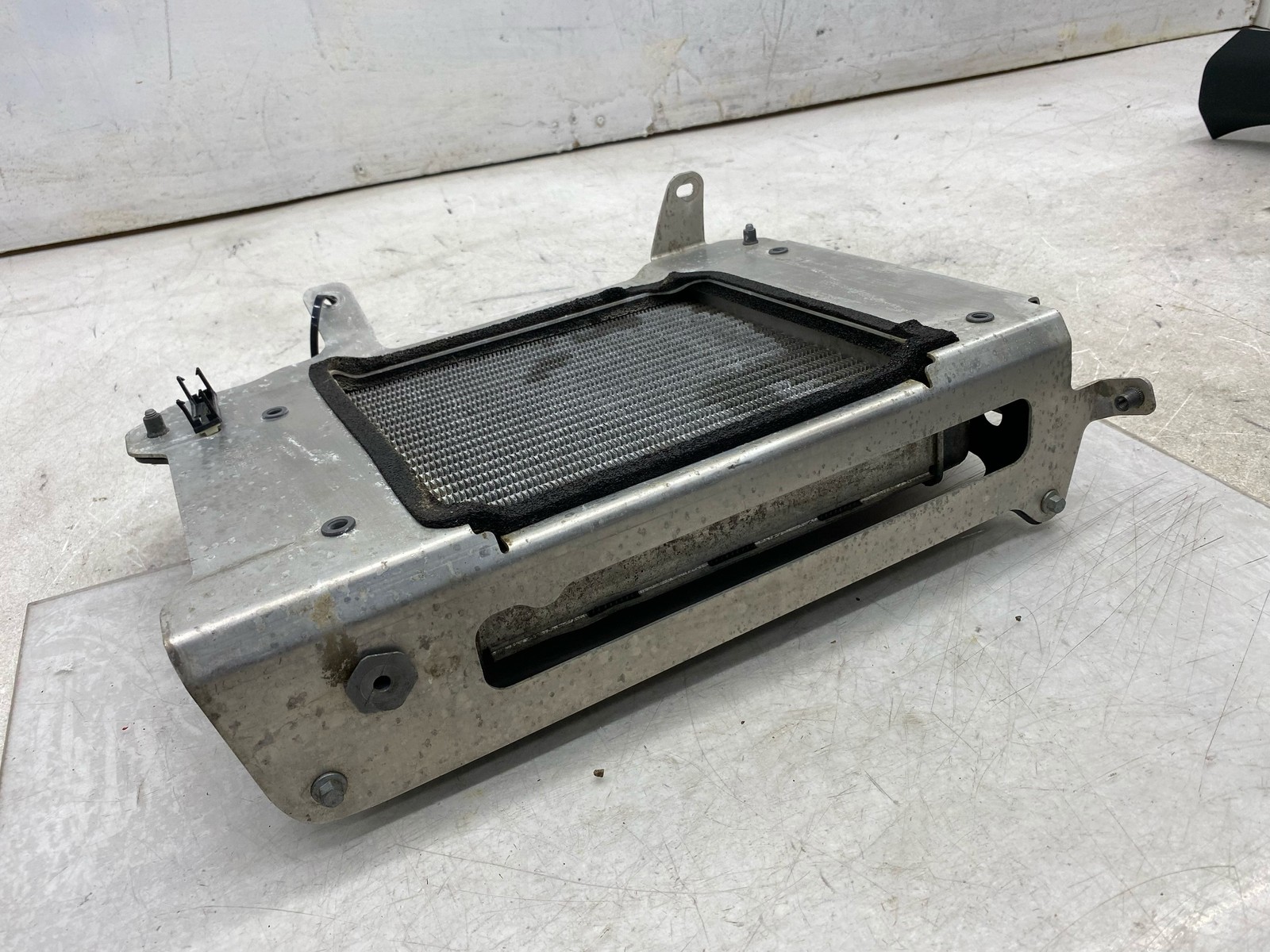 2020-2025 ASTON MARTIN DBX OEM 4.0L FRONT LEFT AUXILIARY RADIATOR MY83-8243-AB