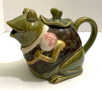 PIER 1 IMPORTS, HAND PAINTED GREEN FROG WITH LID, 5.5'' TALL, 7.5'' LONG
