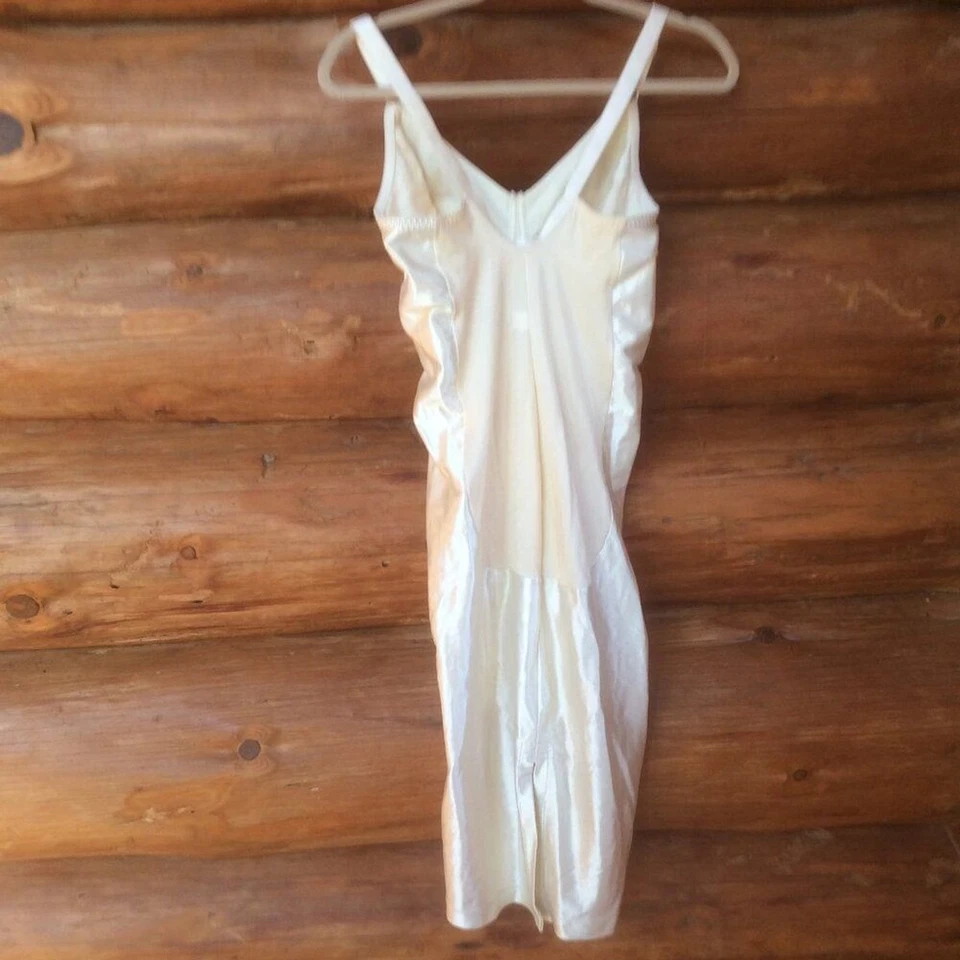 Sujetador vintage Crown-Ette marfil 4423 modelador segunda piel satinado deslizamiento completo spandex 38C Foto 2 de 4