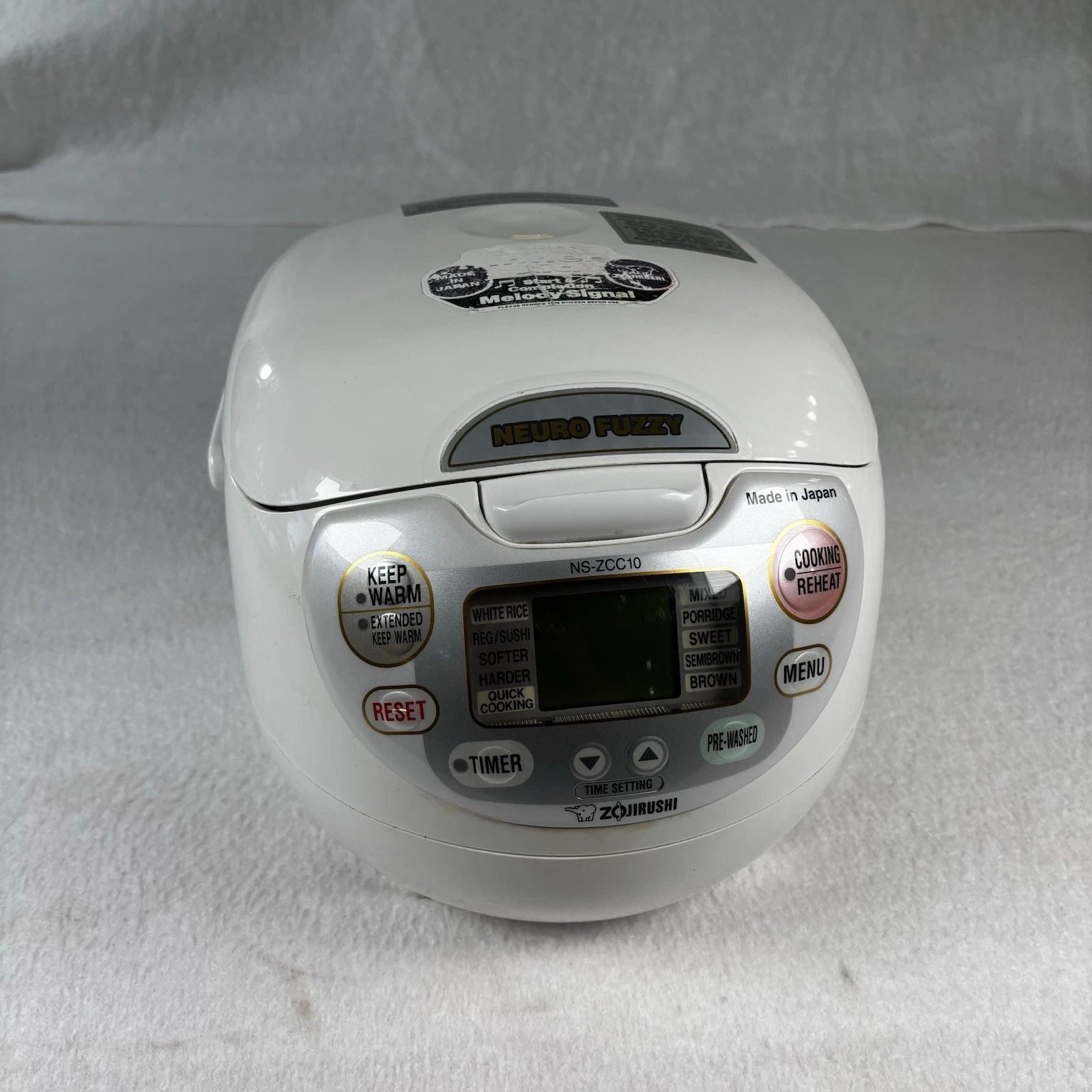 Zojirushi Neuro Fuzzy Rice Cooker & Warmer 5.5 Cups / White Model: NS-ZCC10