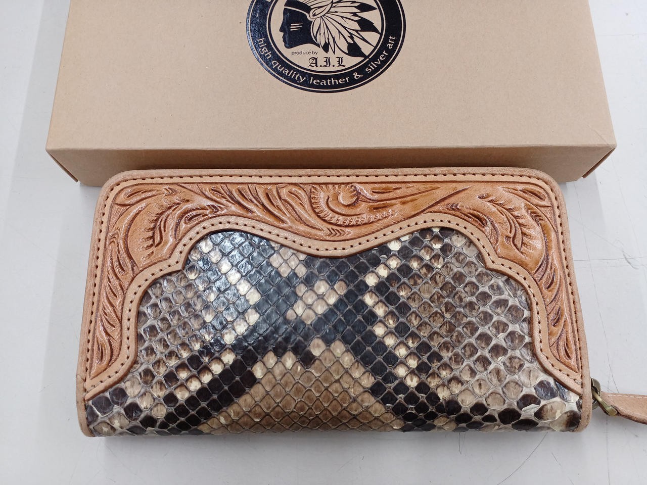 Y0315 LEATHER CRAFT YOU Python leather round fast… - image 1