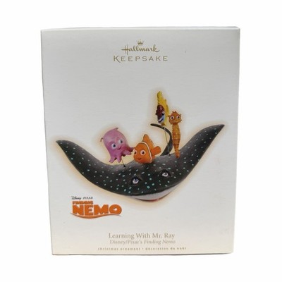 2009 Hallmark Keepsake Disney Pixar Finding Nemo Learning With Mr. Ray Ornament