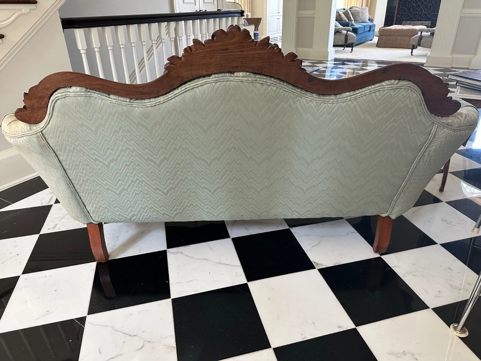 Victorian Walnut Settee - Image 2 of 4