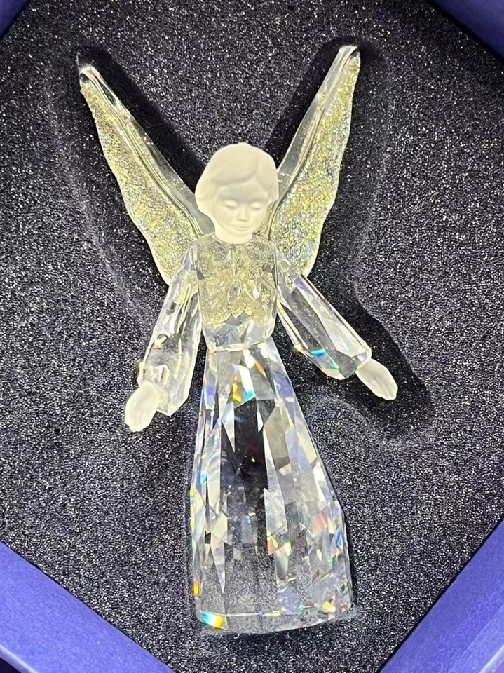 Statuina angelo in cristallo Swarovski con ali scintillanti 946480 alta 11 cm... - Immagine 2 di 4