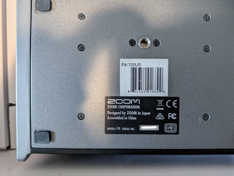 Zoom F4 MultiTrack Field Recorder - Image 3 of 4