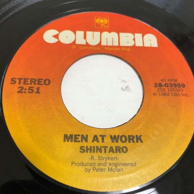 ミュージシャン mk Shun Kikuta 菊田俊介 - Shun with his signature guitar 