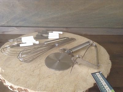 LOT OF 14 PIECE KITCHEN ITEMS: PIZZA, WHISKS, EZ FORK, CHEESE KNIVES, COCKTAIL 
