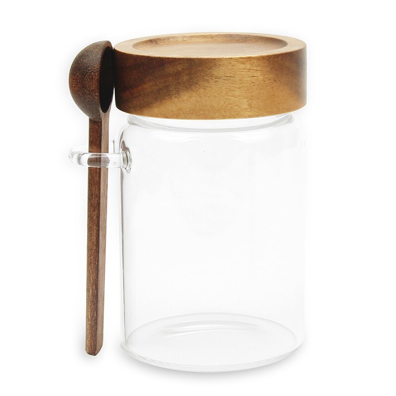 Vorratsdose aus Glas mit Holzdeckel und Löffel