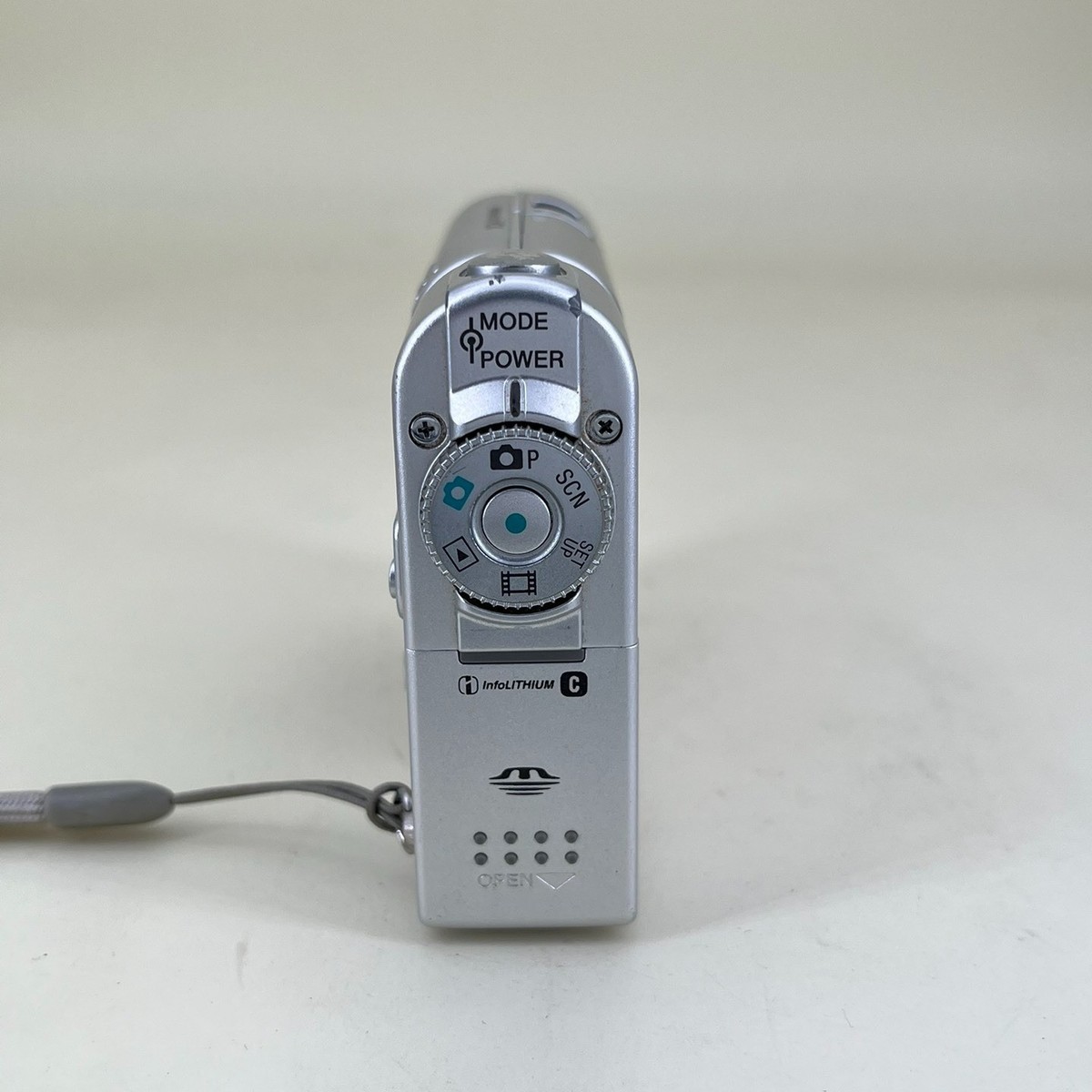 Sony Cyber-shot DSC-F77 Digital Camera 4.0 MP 3X Optical Zoom CCD