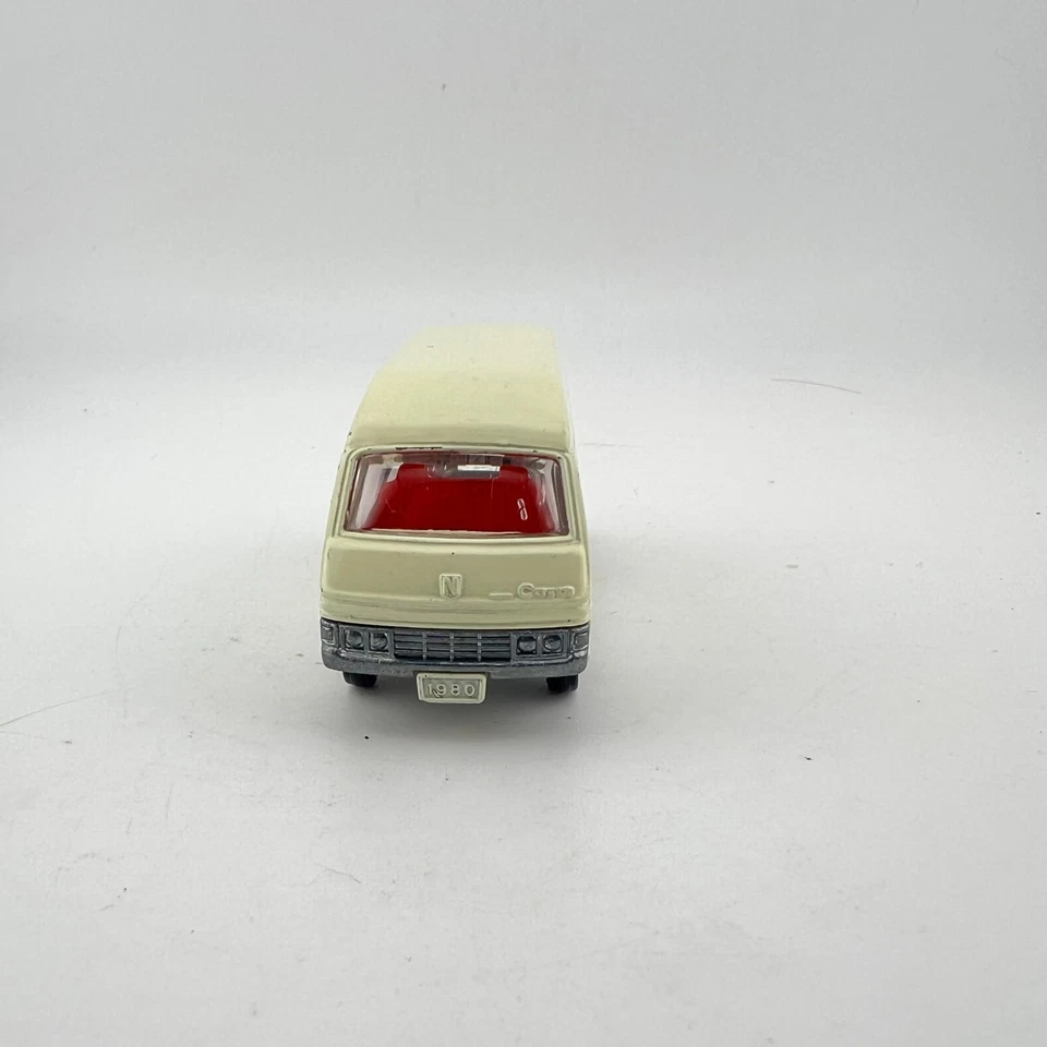 Tomica #3 Nissan Caravan Cream With Gold Wheels RARE VERSION 1:67 Scale Japan - Image 3 of 4