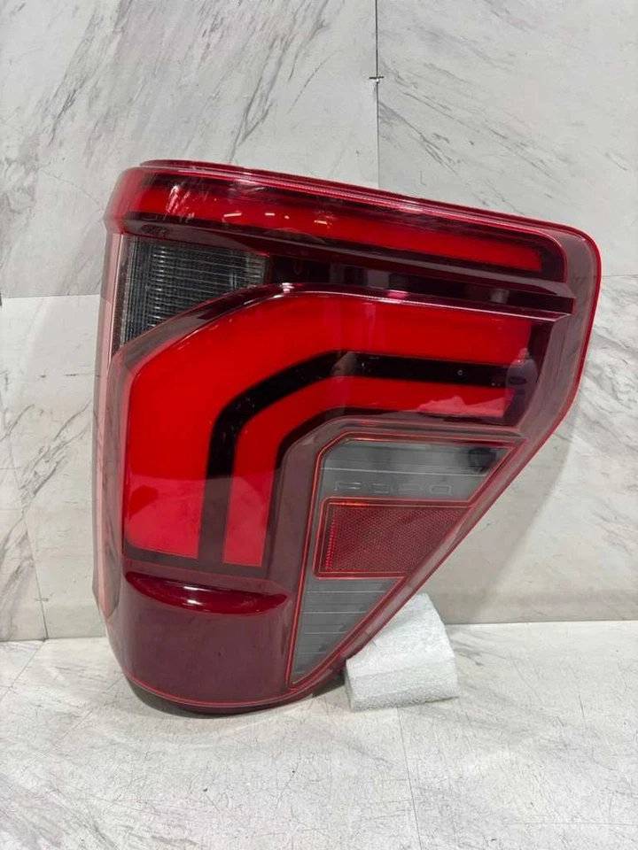 2024 2025 FORD F-150 LUZ TRASERA OEM LADO DERECHO DEL PASAJERO HALÓGENA CON PUNTO CIEGO Foto 4 de 4
