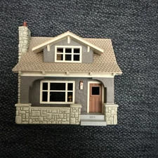 HALLMARK 2011 NOSTALGIC HOUSES AND SHOPS ARTS AND CRAFTS BUNGALOWORNAMENT