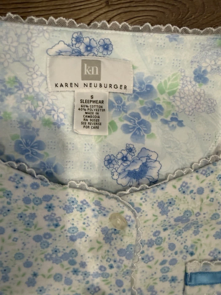 Karen Neuburger Blue Floral Pajama Set Women’s Small Button Top & Capri Pants - Image 2 of 4