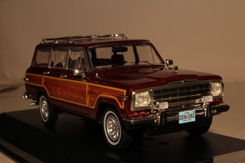 Premium X 1:43 Scale 1989 Jeep Wagoneer - Picture 10 of 11