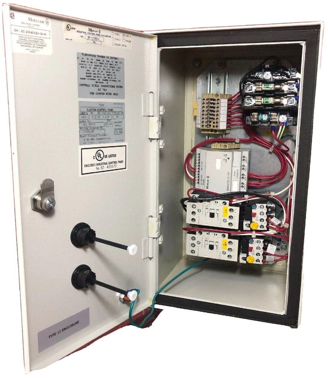 Las placas de distribución y panel eléctrico Moeller