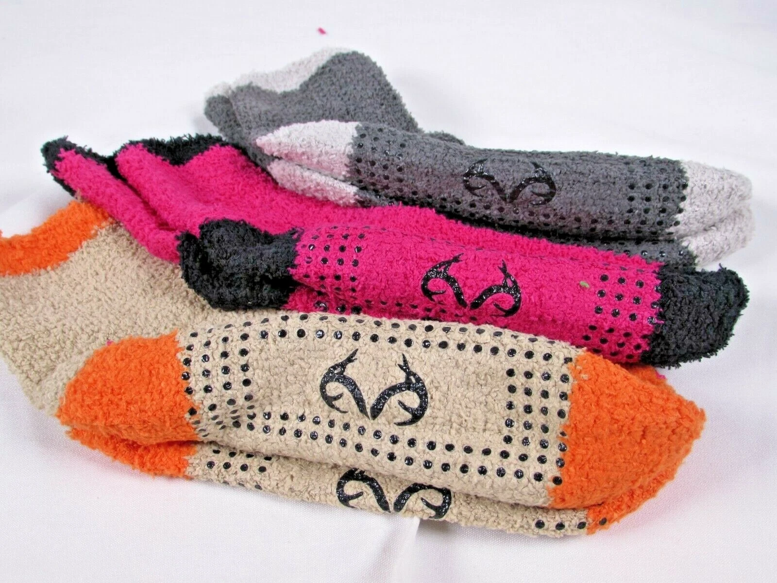 Realtree Ladies Cozy Socks Gift Box 3 Pairs GRIP BOTTOM