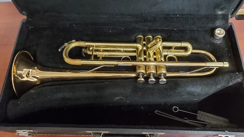 CONNquest CONN 1050B Trumpet with mouthpiece +Case Serial Number 900187 Untested
