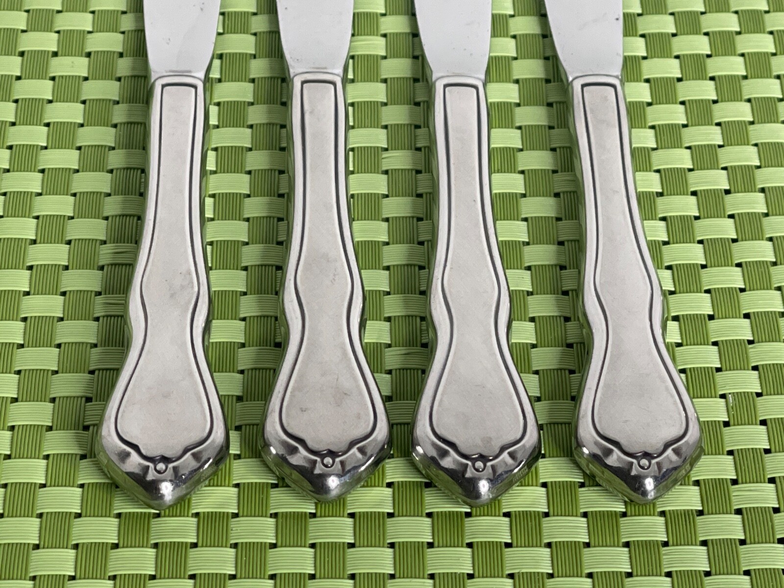 Oneida TRINITY Stainless 4 Dinner Knives SSS Burnished Capri Duet Flatware