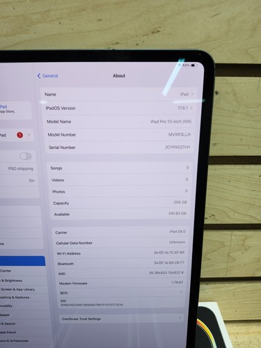 Apple iPad Pro 13" M4 Chip 256GB Wi-F + Cellular - UNLOCKED *6 CYCLE COUNT* - Picture 3 of 19