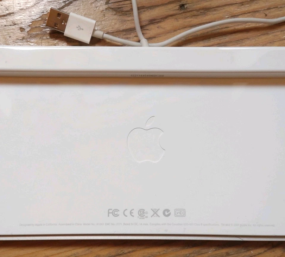 Apple Tastatur QWERTZ Metall USB auch an PCs verwendbar - Bild 4 von 4