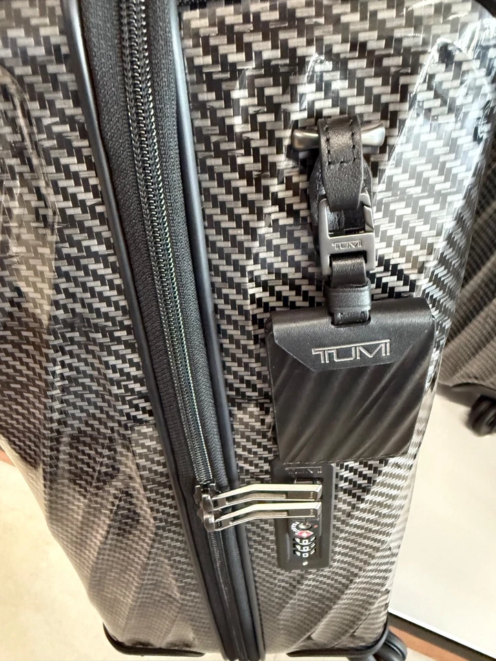 NUEVO Tumi 19 grados LITE - 22” CONTINENTAL 4 ruedas estuche de embalaje - GRAFITO NEGRO Foto 4 de 4