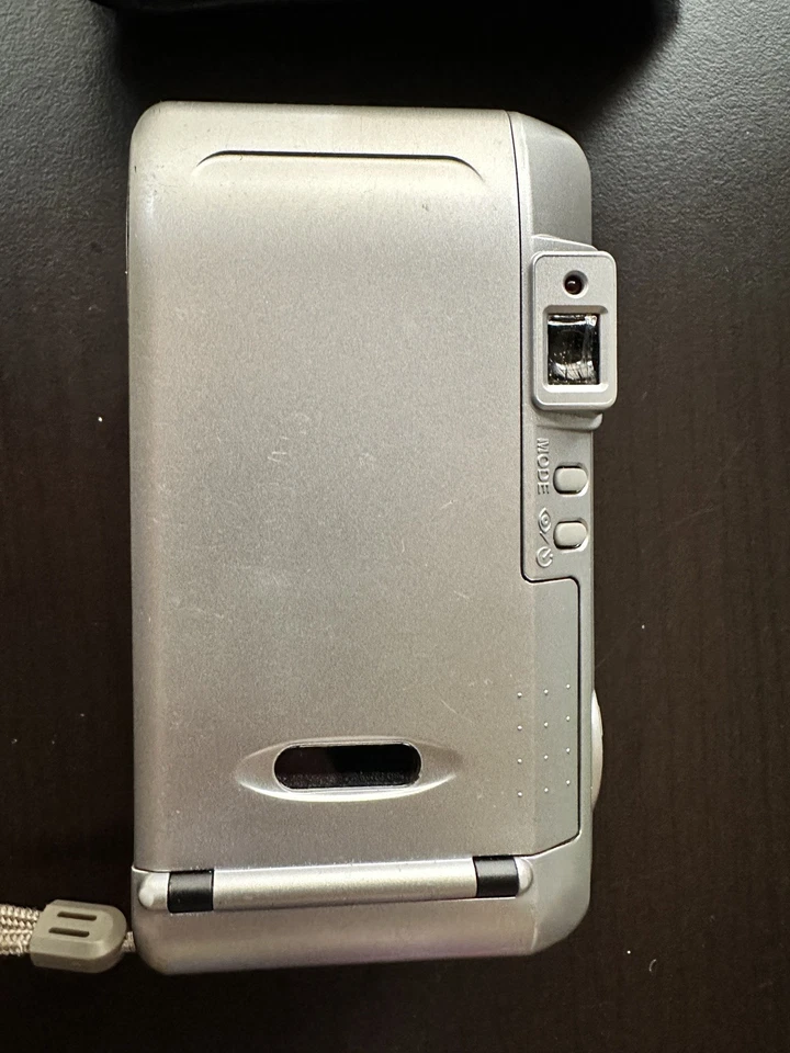 Fujifilm Zoom Date 60W 35mm Film Camera with Case Compact Silver - Image 4 of 4