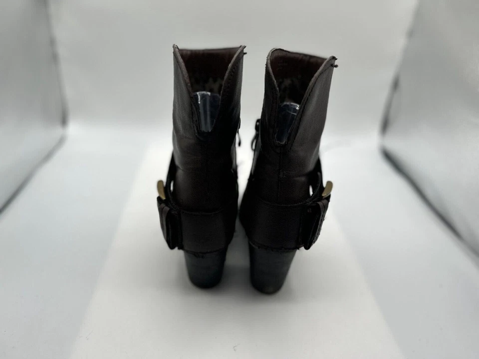 Botín al tobillo para mujer talla 8 de cuero marrón sin cordones con hebilla punta redonda Foto 3 de 4