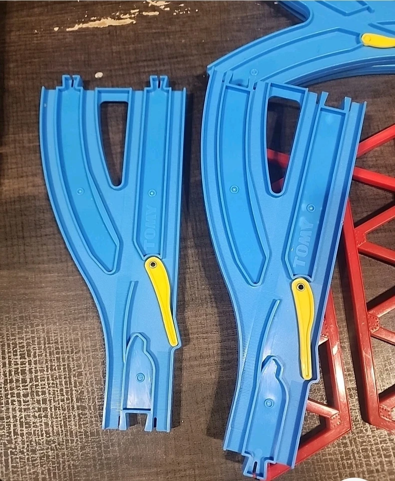 TOMY Thomas Tren Train Track Lote Interruptores Puentes Rectos Azul Rojo Piezas Foto 2 de 4