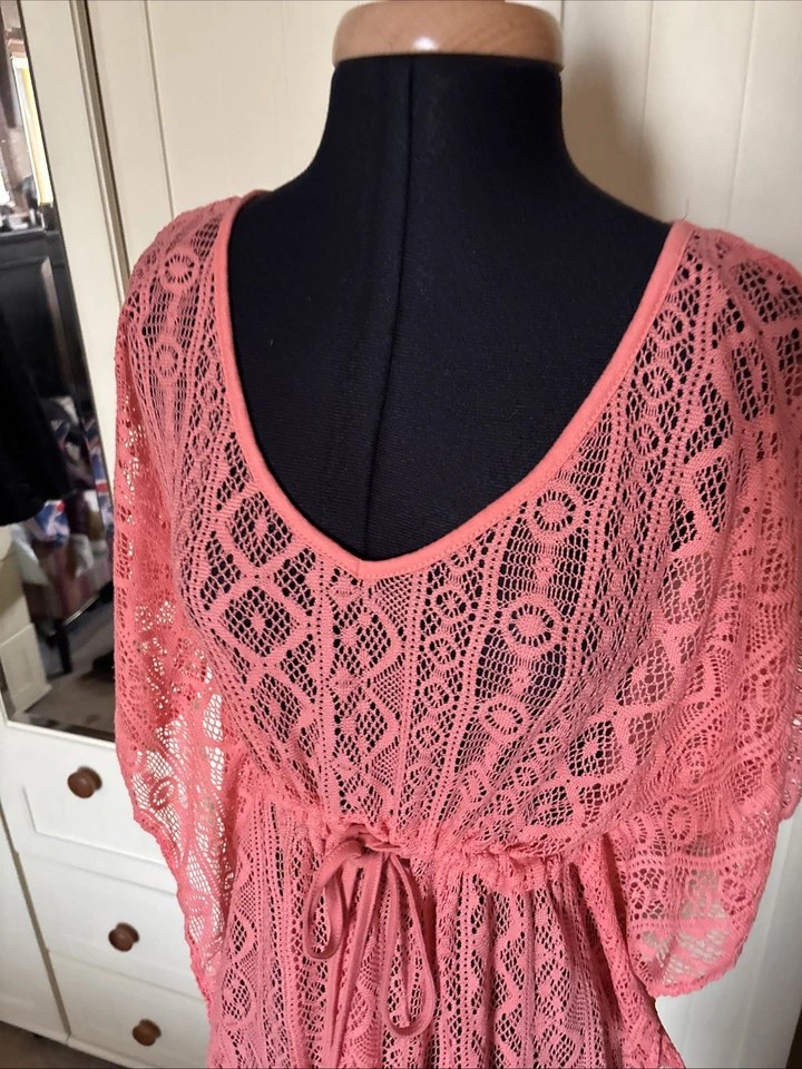 PRIMARK Ladies Short Beach Cover Up Tunic Size M Coral Pink Lace Dolman Sleeve - Image 2 of 4
