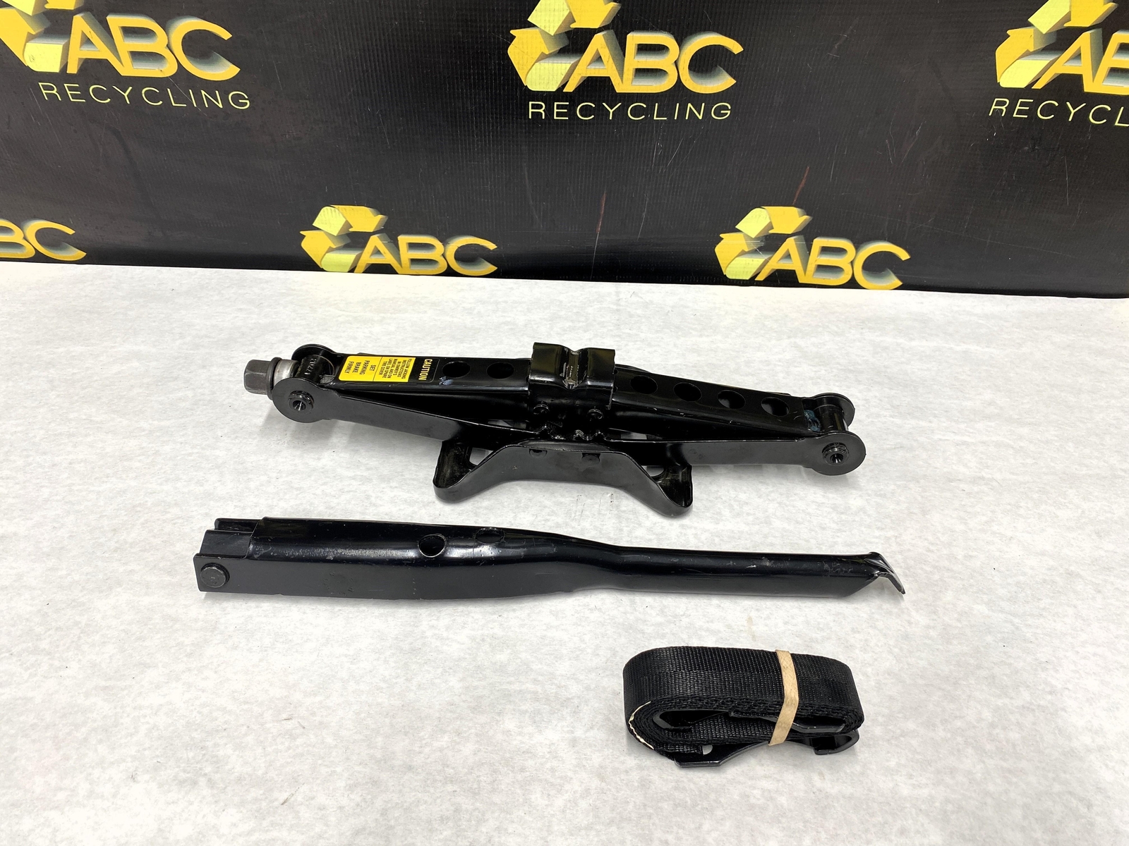 2005 Chrysler PT Cruiser Spare Tire Emergency Scissor Jack & Tools Kit