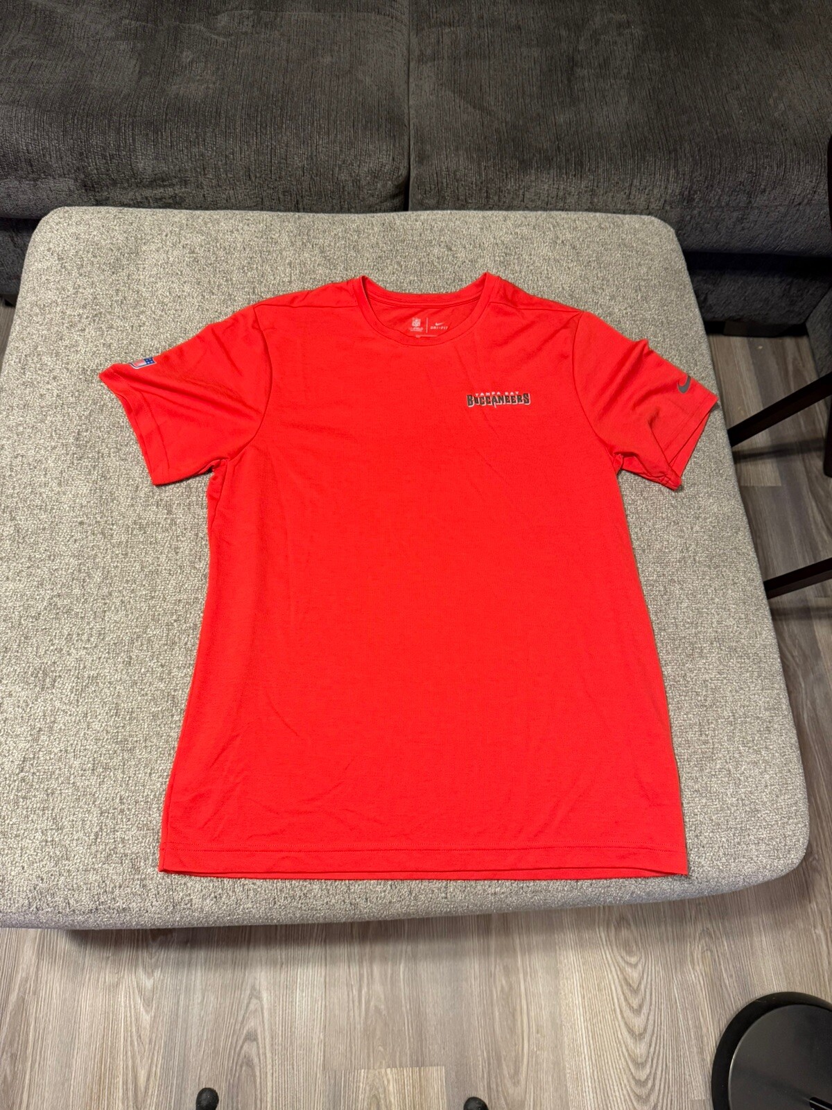 Team-Issued Tampa Bay Buccaneers Nike Dri-Fit Heavy T-Shirt Size Large