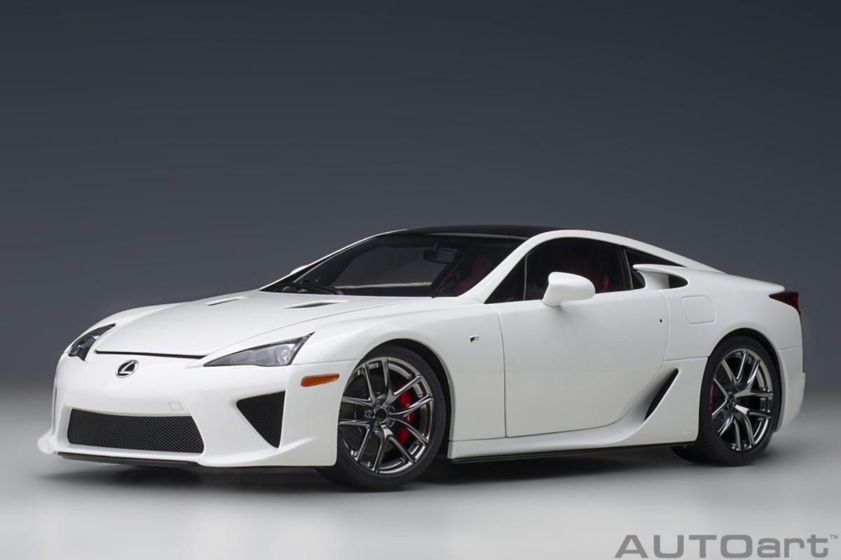 LEXUS LFA WHITEST WHITE CARBON ROOF COMPOSITE BY AUTOart 1:18
