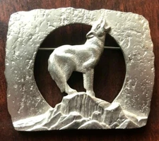 Vintage Howling Coyote or Wolf JJ Jonette Jewelry Company Pewter Pin Brooch 2.5"