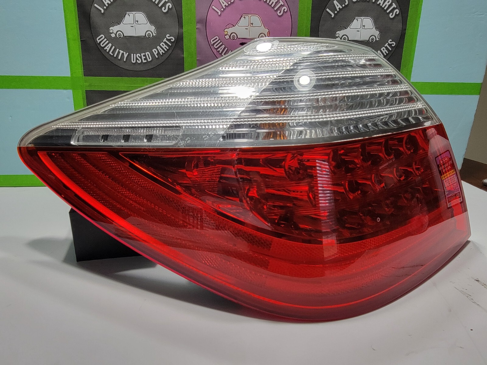 09 Hyundai Genesis Sedan - Driver Outer Large Taillight 924013M000  