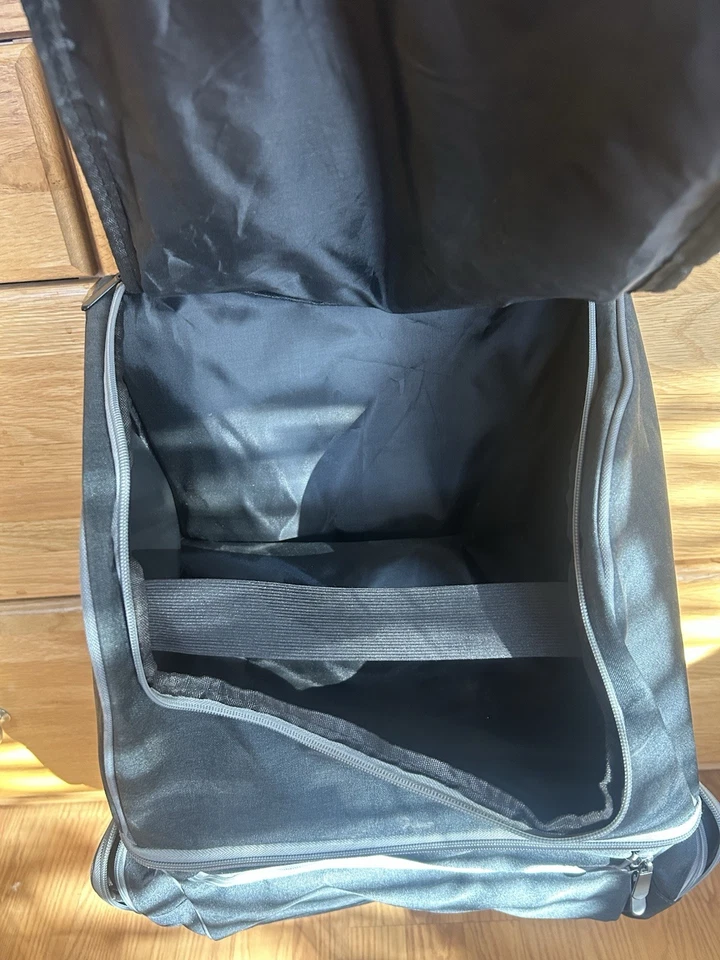 Bolsa de golf de disco ligeramente usada con enfriador (negra, aproximadamente 18 +/- capacidad de disco) Foto 2 de 4