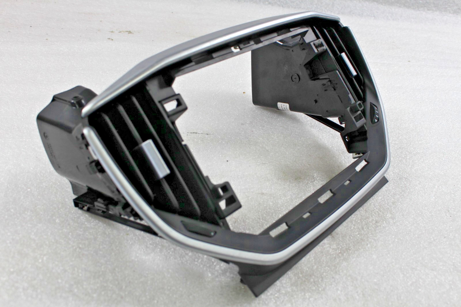 Maserati Ghibli, Center Air Vent Trim Bezel, Used, P/N 670019060