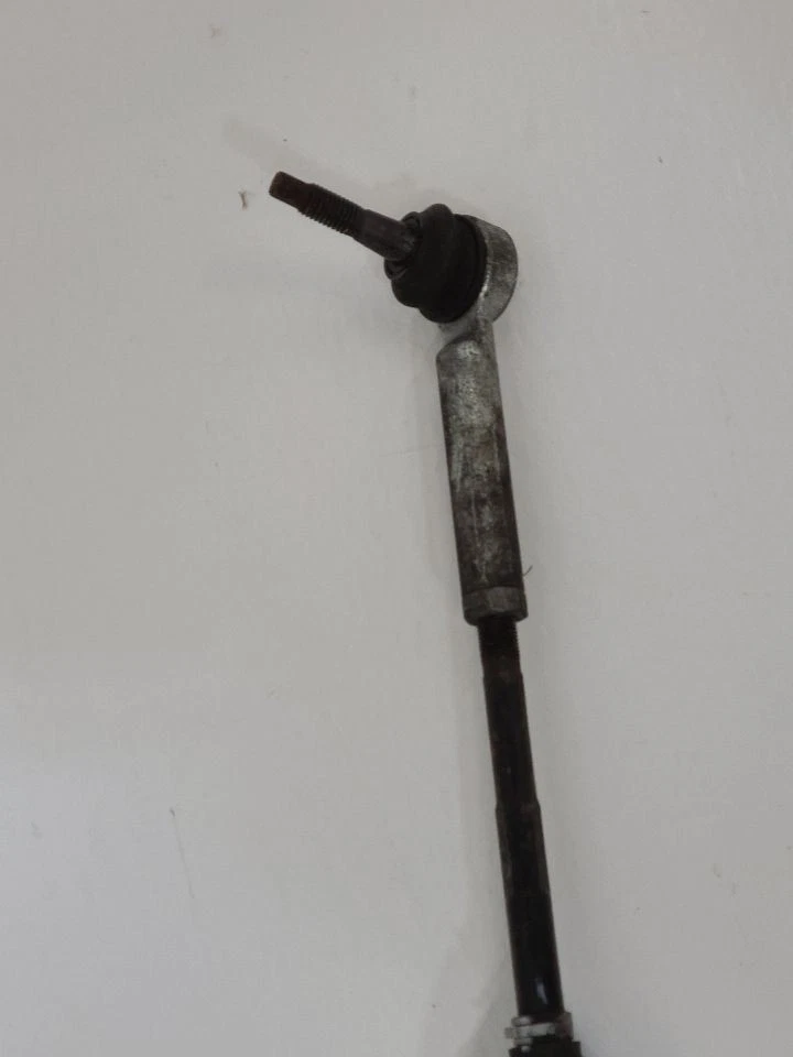 2007 - 2014 CADILLAC ESCALADE Steering Gear Rack Power Rack And Pinion  - Image 2 of 4