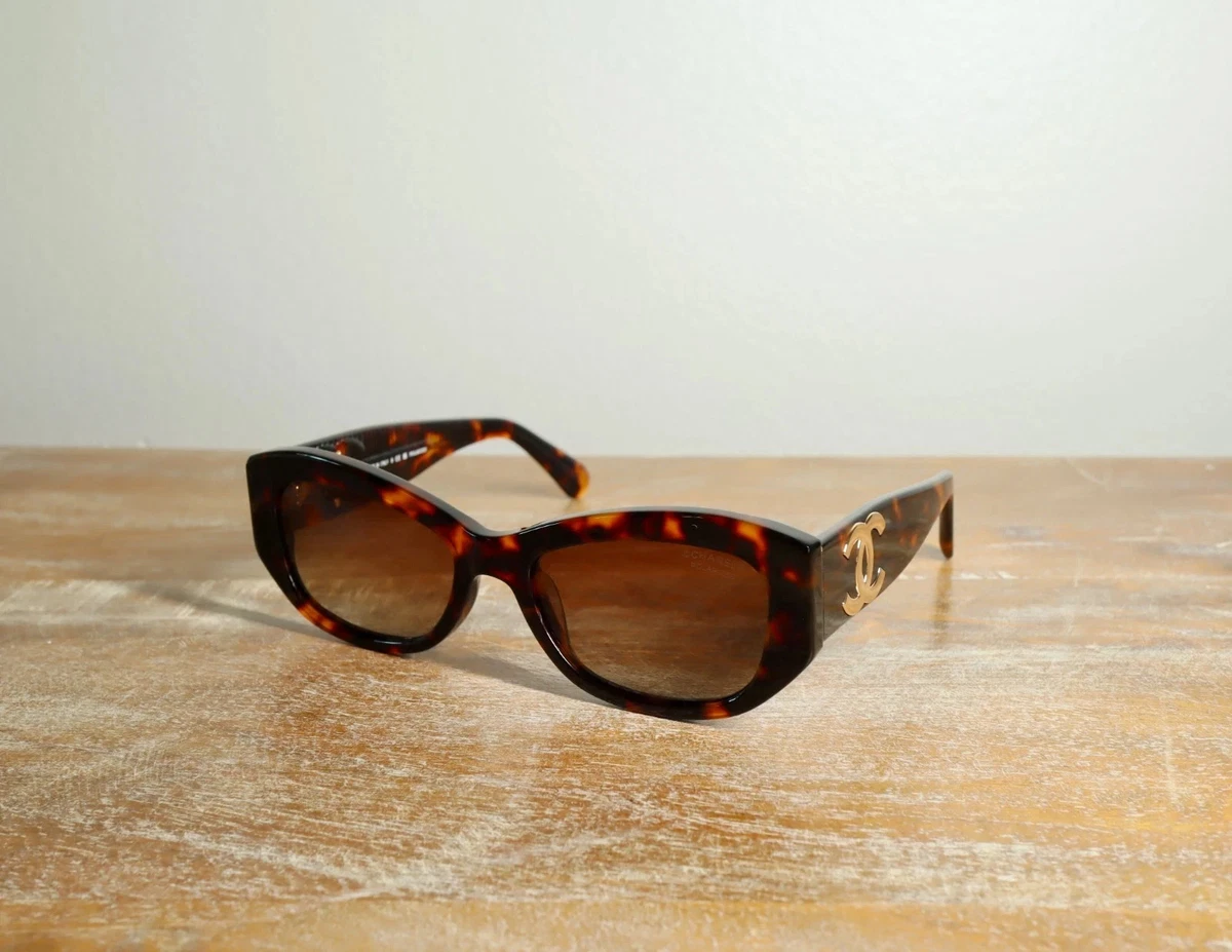 Authentic CHANEL Tort. Shell/Brown Sunglasses 4154 CHANEL Sunglasses: Rectangle Sunglasses, acetate — Fashion  main image 2