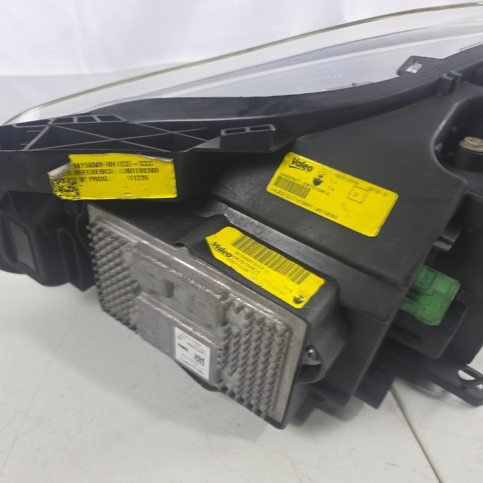 Maserati Quattroporte Right Headlight P/N 670100614
