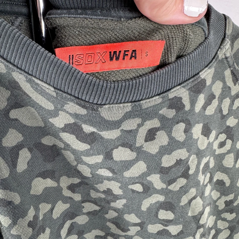 Sudadera con cuello redondo estampado de leopardo blanco Fox Boutique Foto 3 de 4