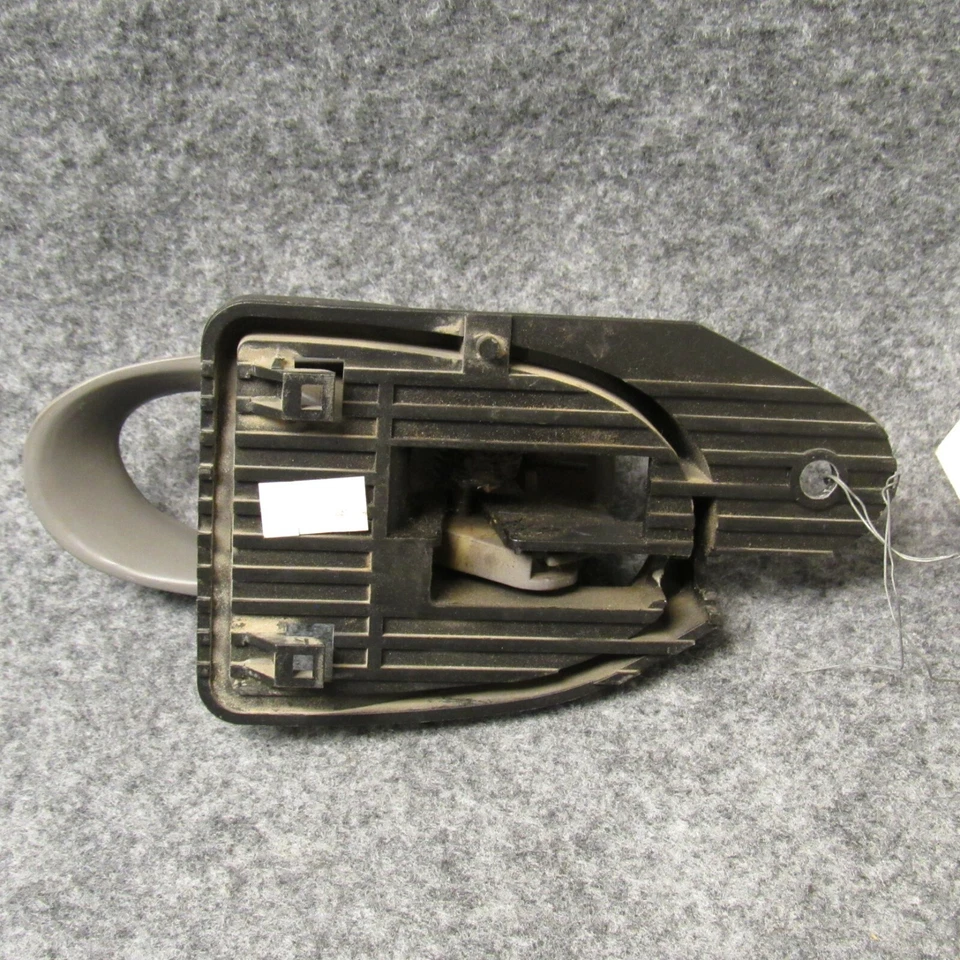 1996-1999 Ford Taurus Sedan LH maçaneta interna dianteira ou traseira cinza fabricante de equipamento original E50 - Imagem 3 de 3
