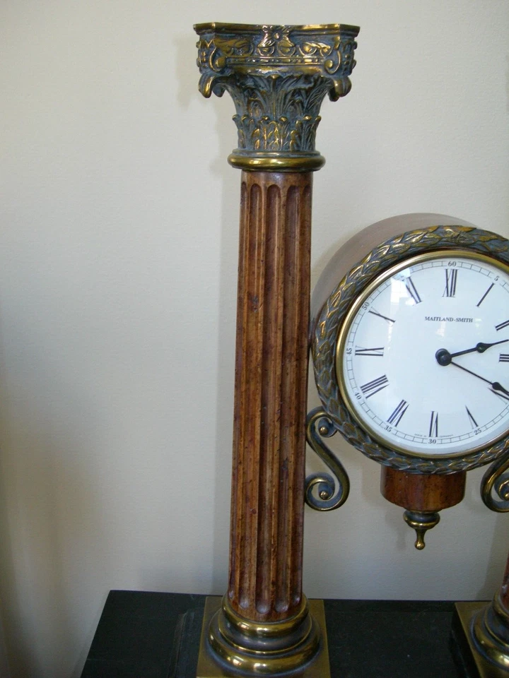 Maitland Smith 新古典主义科林蒂安柱大理石底座古董黄铜时钟 — 第 4/4 张图片