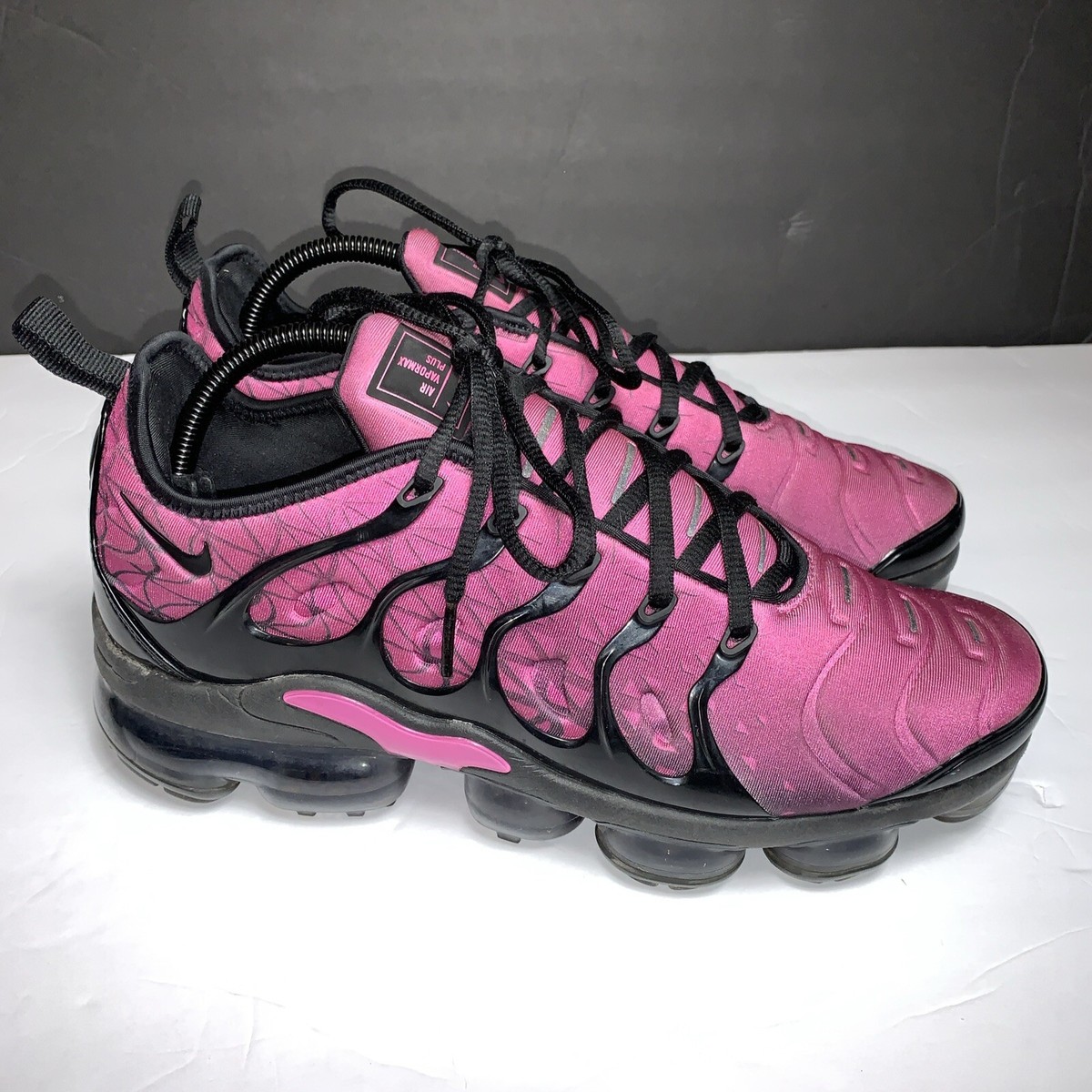 nike air vapormax plus geometric active fuchsia black