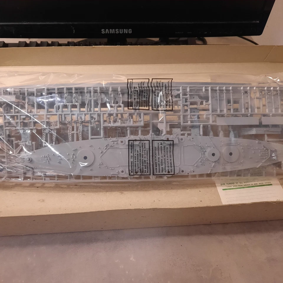 Vintage Rare HMS King George V 1/600 Scale Model  kit by Airfix Battleship  - Immagine 2 di 4